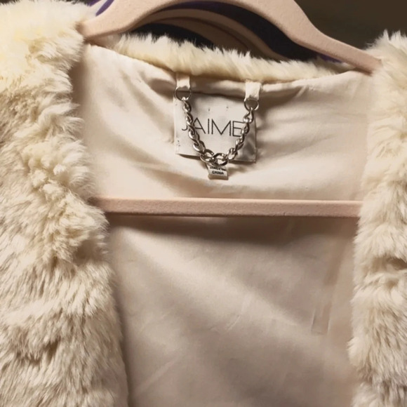 Jamie Vegan Fur Vest - Picture 4 of 9